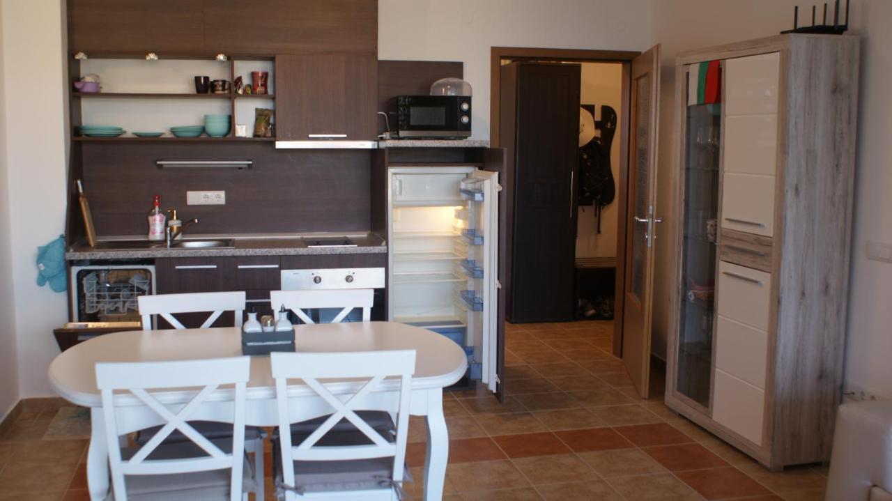 Cozy Apartment With Sea View And Free Parking Pomorie Luaran gambar